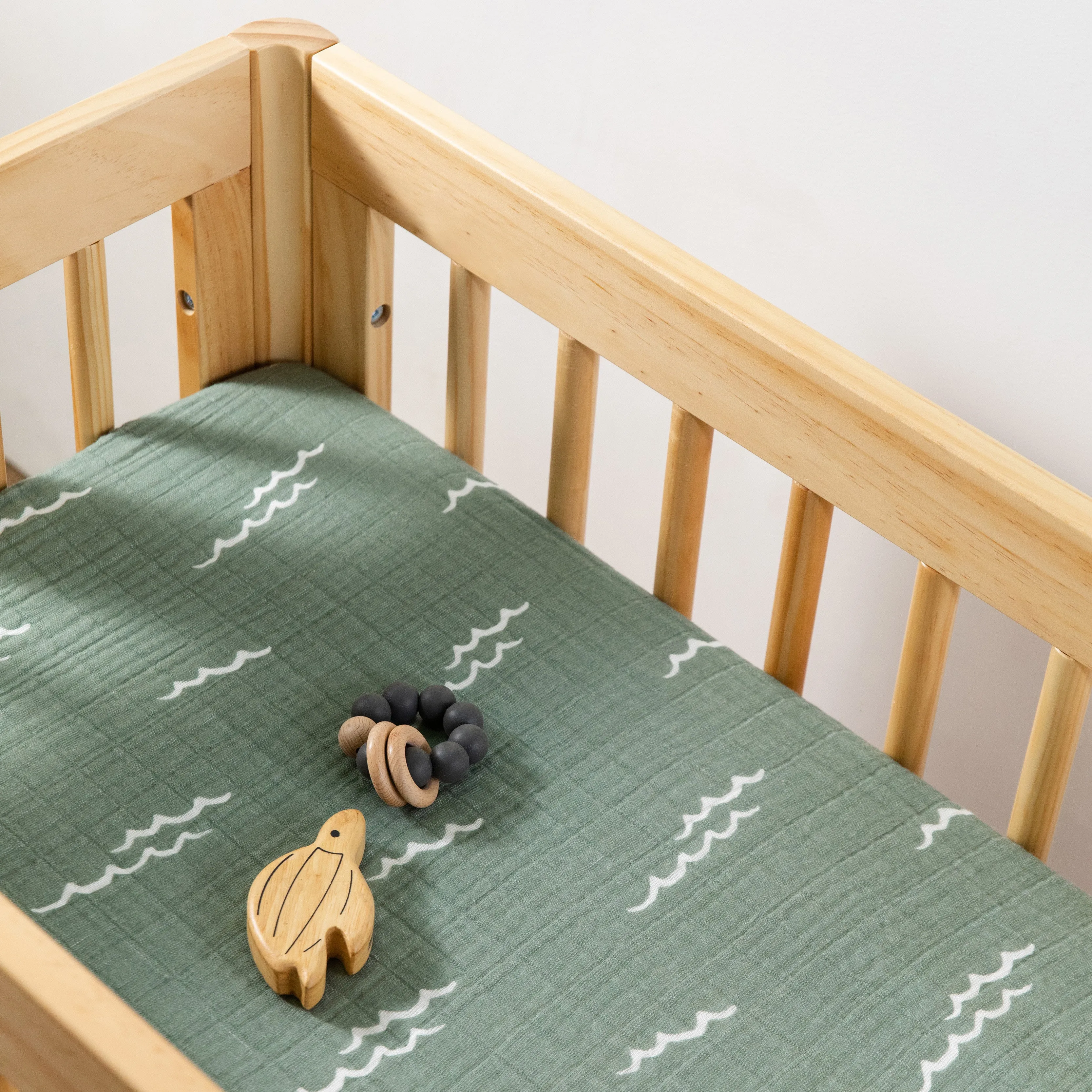 Babyletto Ocean Waves All-Stages Bassinet Sheet in GOTS Certified Organic Muslin Cotton