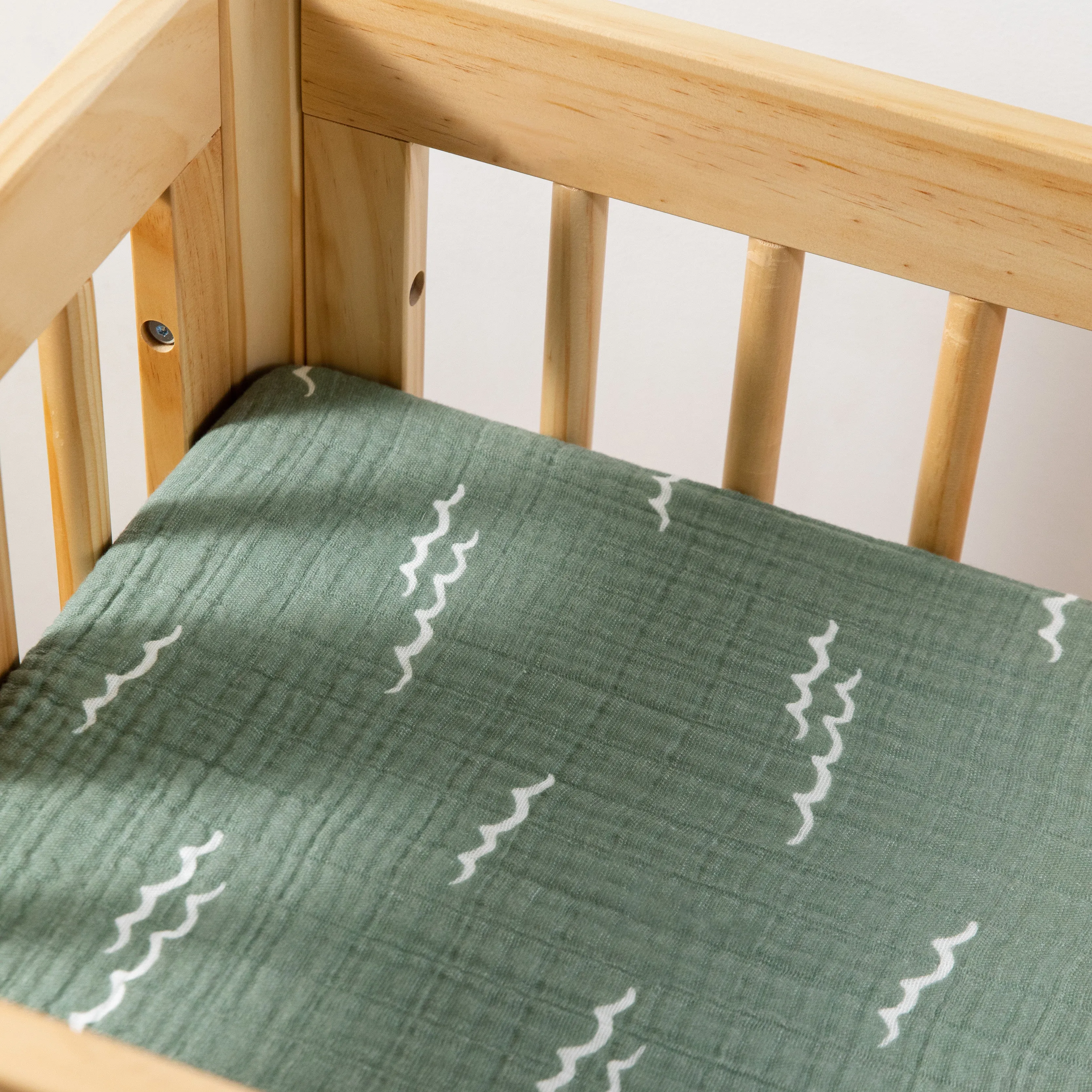 Babyletto Ocean Waves All-Stages Bassinet Sheet in GOTS Certified Organic Muslin Cotton